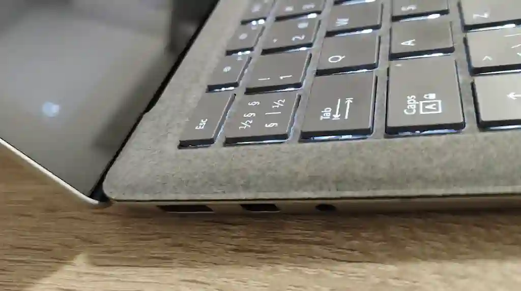 USB Type-C Surface Laptop 2