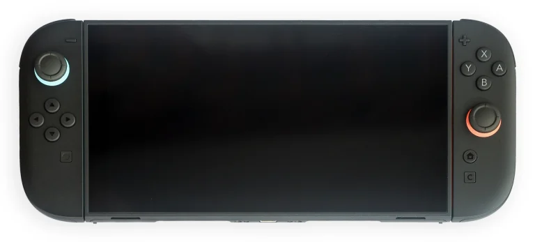 Nintendo Switch 2 s priključenim Joy-Con 2 kontrolerima u prijenosnom načinu.